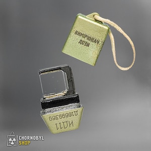 Dosímetro soviético histórico colecionável "chaveiro militar ID-11"
