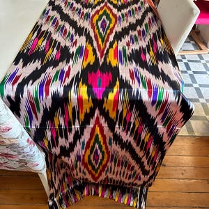 Rare Vintage Uzbek Silk Ikat Fabric (1922–1945) – Handwoven Textile, Collector’s Treasure