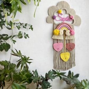 Arte personalizado con nombre de bebé: colgante de pared de macramé hecho a mano, letrero con nombre de recién nacido para hospital, regalo de atrapasueños de lino bohemio.