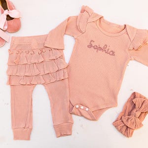 Hand Embroidered Long Sleeve Newborn Romper – Soft Baby Outfit, Personalized Infant Clothing, Minimalist Coming Home Set, Baby Shower Gift