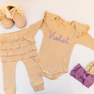 Hand Embroidered Long Sleeve Newborn Romper – Soft Baby Outfit, Personalized Infant Clothing, Minimalist Coming Home Set, Baby Shower Gift
