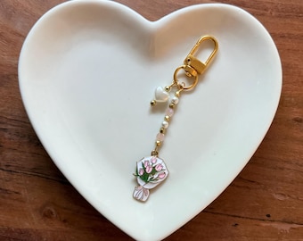 Uroczy różowy bukiet i zawieszka do torebki/breloczek w kształcie serca - Floral Accessory