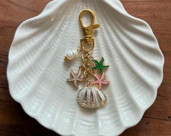貝殻ヒトデキーホルダー：ゴールドトーンエナメルチャーム - 沿岸アクセサリー