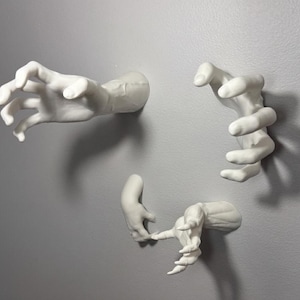 Decoración de pared con manos espeluznantes que se extienden, soporte de pared espeluznante, gancho de joyería con forma de mano gótica, accesorio de Halloween de zombi impreso en 3D