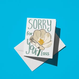 Witte bloem condoleancekaart voor dierbaren | Sorry voor je verlies | Elegant bloemdessin, attent condoleancebericht