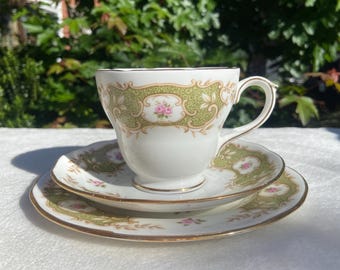 Vintage Teacup Candle – Upcycled Soy Wax Candle – Cottagecore Decor – Sustainable Gift for Her