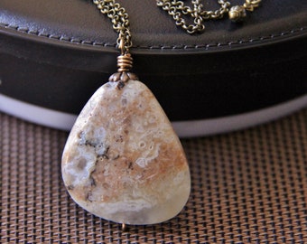 Short boho chic Druzy Agate crystal gemstone pendant necklace white beige brown raw drusy organic natural stone jewelry OOAK gift for woman