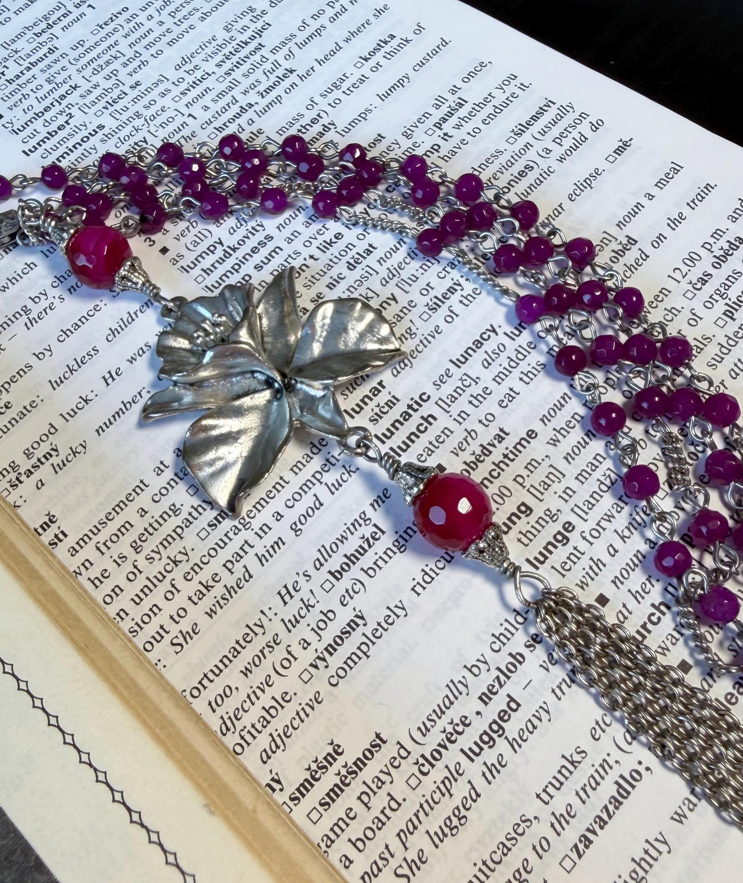 Collier Avec Pampille En Cristal Rose - Maille Argentée, Très Bon état D'occasion
