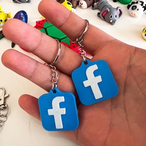 Facebook NFC Keychain – Instant Profile Sharing, Personalized Social Media Networking Tool, Business Card Alternative