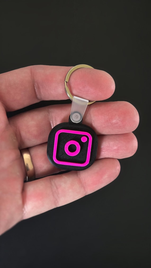 Portachiavi con logo Instagram NFC personalizzato: tag di
