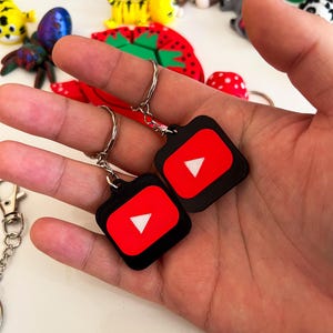 Llavero NFC de YouTube: intercambio instantáneo de perfiles, herramienta personalizada para redes sociales y alternativa a las tarjetas de presentación.