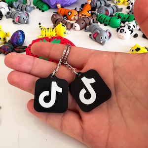 Tiktok NFC Keychain – Instant Profile Sharing, Personalized Social Media Networking Tool, Business Card Alternative