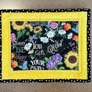 Quilted mug rug, floral snack mat, don&#39;t worry bee happy, item #209
