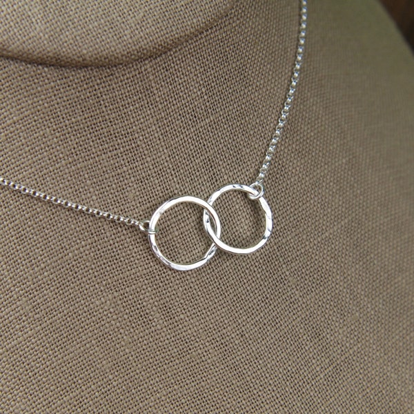 Hammered interlocking circles necklace in sterling silver, hammered rings, infinity necklace, double rings, hammered necklace, mother's day