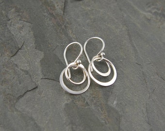 Entwined circle earrings in sterling silver, hoop earrings, two circles, interlocking, circle links, casual simple