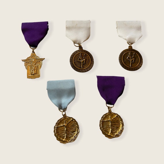 MEDAILLES JOUETS : Médaille pour déguisemant enfants en métal embouti