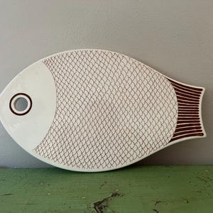 MCM Fish Cutting Board. Arabia Finland Ceramic Fish Trivet, Kaarina Aho, Mid Century Modern Cutting Board, Vintage Scandinavian Pottery