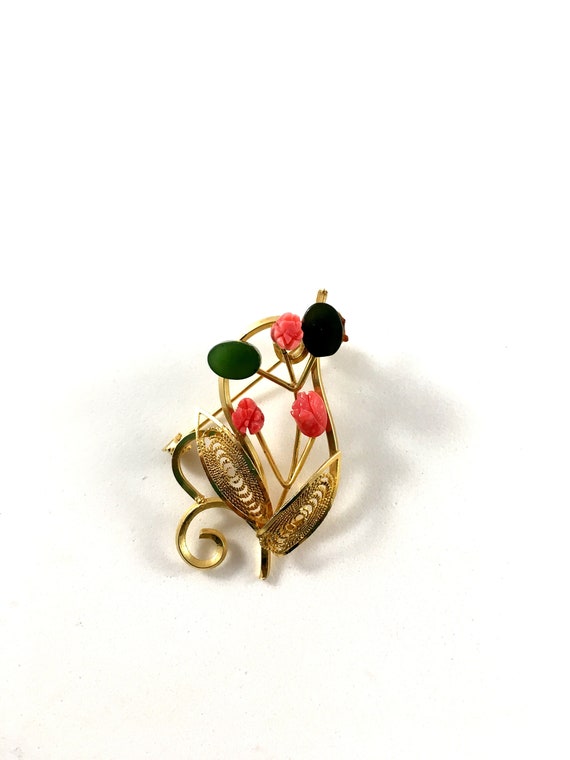 Stunning Jade & Coral Brooch. Delicate Gold Tone w