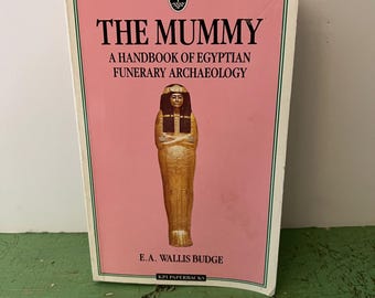 La momia: Arqueología funeraria egipcia, por E. A. Wallis Budge, 1987.