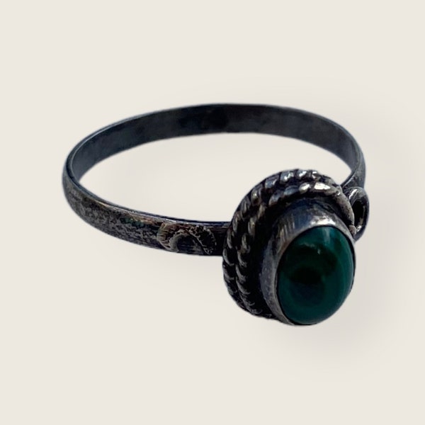 Vintage Dark Green Malachite & Sterling Ring. Size 7. Beautiful Dark Green Stone Set of a Petite Sterling Band. Marked 925 Sterling