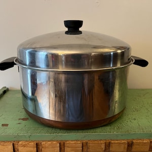 以下が含まれることがあります： 手作りの木製サインで、遊び心のあるフォントで「Welcome」と書かれています。 サインは、使い古した白い背景と濃い茶色のフレームが特徴で、玄関に最適です。 サインの幅は約30cm、高さは15cmです。