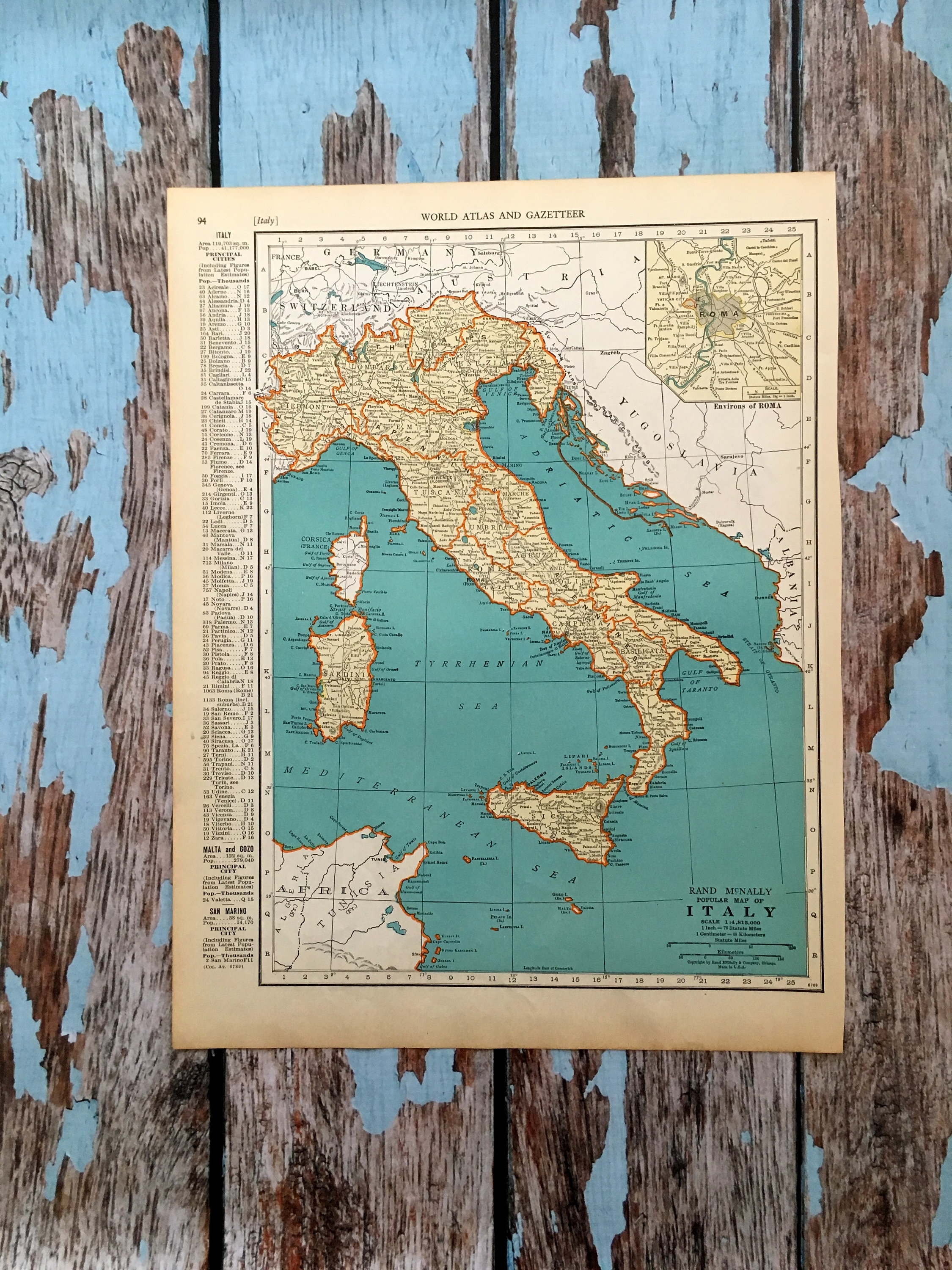 イタリアのアンティーク地図。1937年頃。89年前の歴史的版画、額装