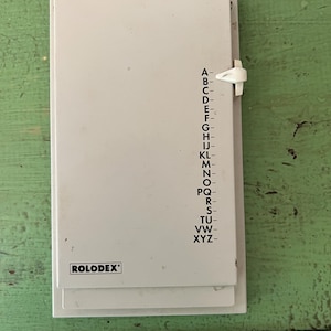 Vintage Rolodex Autodex metalen opklapbare veer pop-up lift telefoongids.