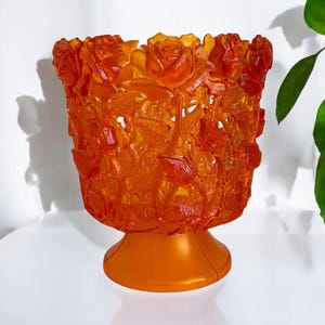 バラ柄のヴィンテージ レッド プラスチック プランター。ドイツ製。Geschutzt。フラワーポット | 小型ゴミ箱