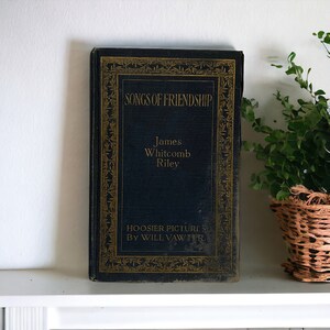 1921 Songs of Friendship. autorstwa Jamesa Whitcomba Rileya. Hoosier Pictures autorstwa Willa Vawtera. Antique Hardcover Poetry Prose Book.