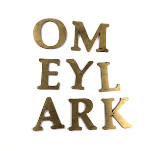 Vintage latón signo letras salvage industrial o M E Y L A R R K publicidad