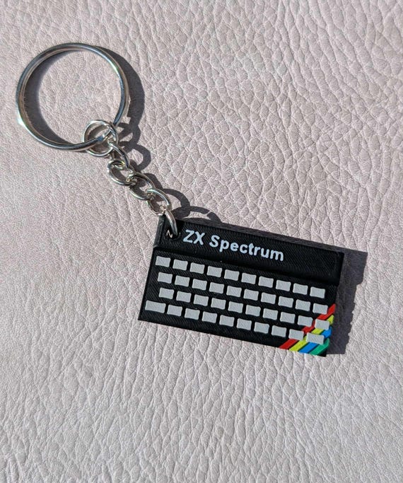 ZX Spectrum レトロキーリング：3Dプリントされた80年代の