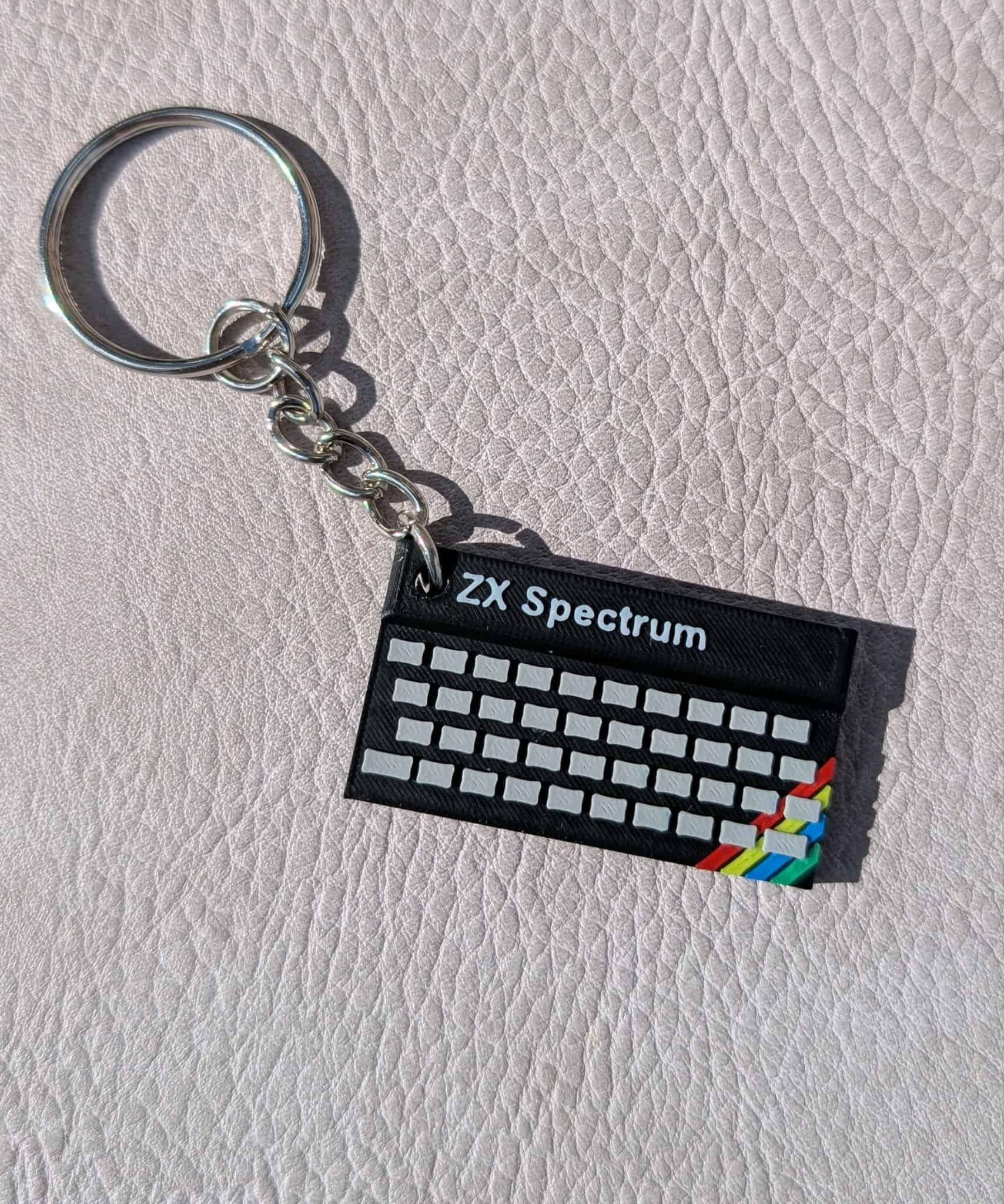 ZX Spectrum レトロキーリング：3Dプリントされた80年代の