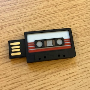 Retro Cassette Tape USB Drive – 3D Printed Mixtape Storage – 80s 90s Nostalgia Tech
