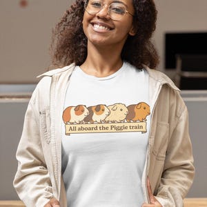 Guinea Pig Train - T-shirt unisex - vestibilità slim o rilassata - regalo di alta qualità per gli amanti dei porcellini d'India