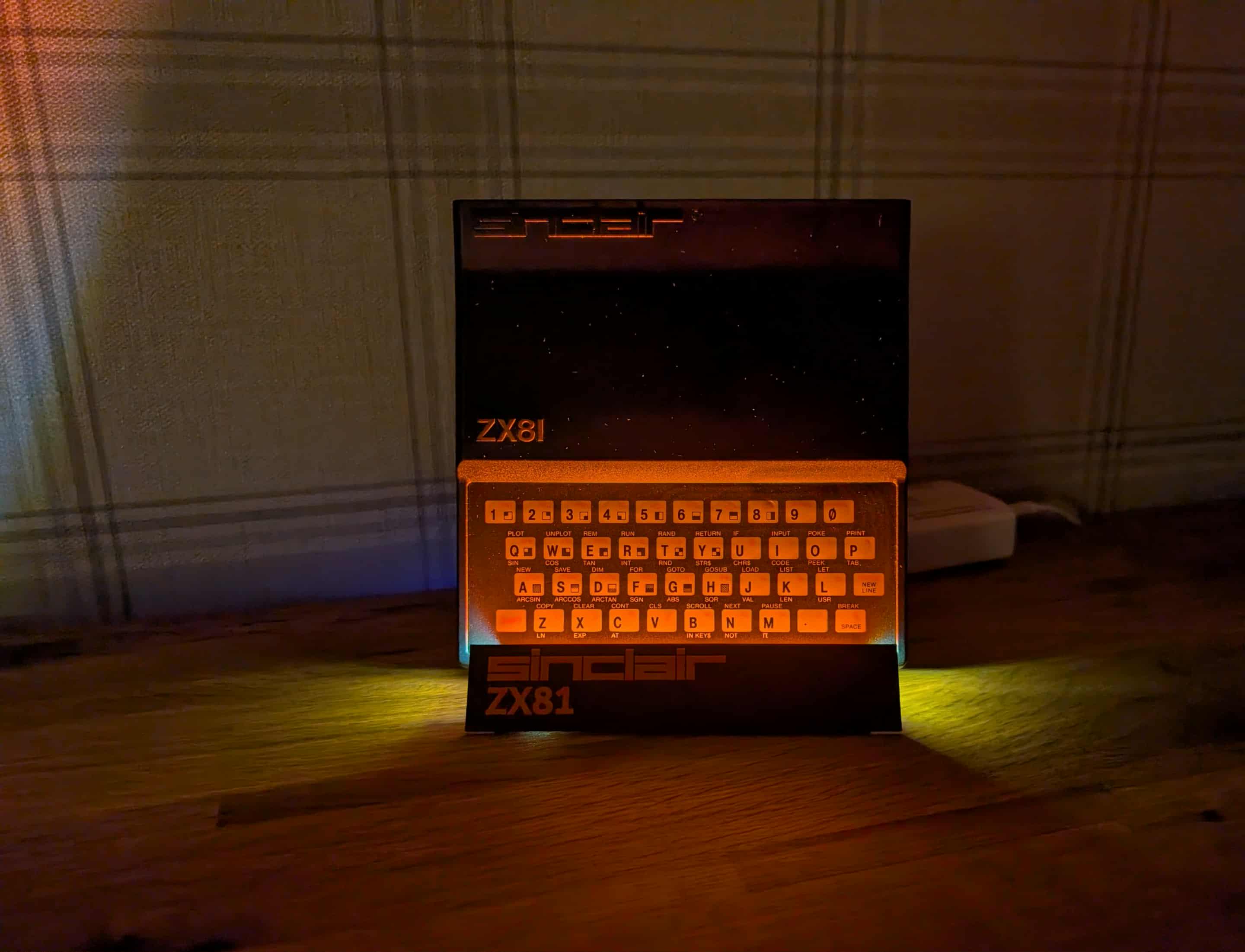 スタンド ビンテージ Sinclair ZX81 Retro Display Stand With