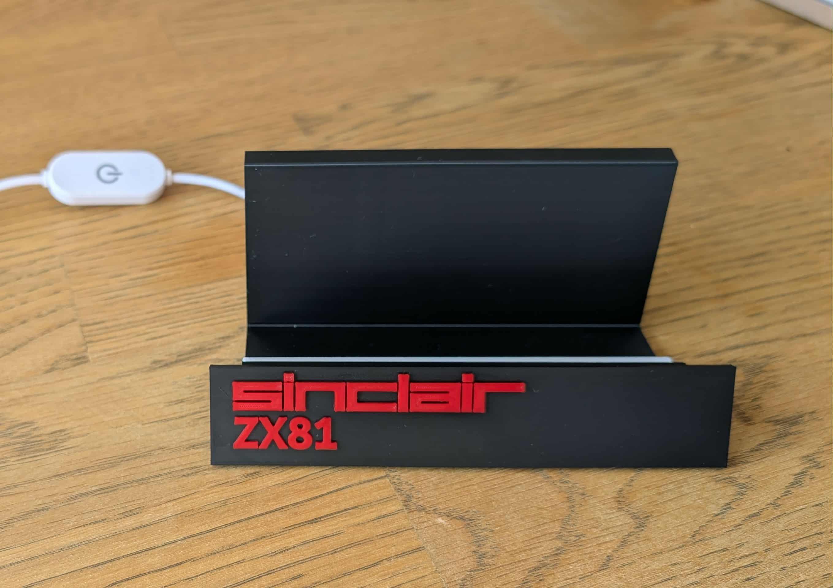シンクレア ZX81 レトロディスプレイスタンド（照明付き