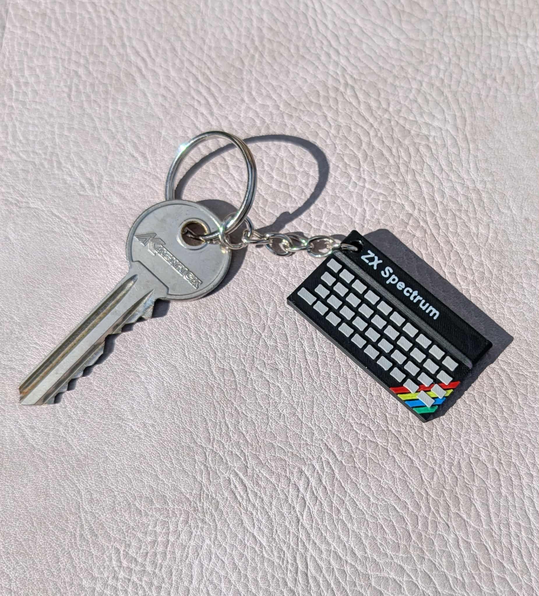 ZX Spectrum レトロキーリング：3Dプリントされた80年代の