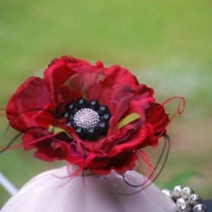 Classy Red Black Silk Flower Brooch Pin / Fascinator Hair Clip / Comb. Sophisticated Handmade Spring Wedding Stylish Lapel Corsage Barrette image 1