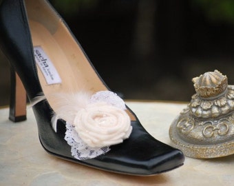 Wedding Shoe Clips Ivory / White / Black Couture Bride Bridal Bridesmaid, Friend Spring Fashion, Beige Vanilla Felt Tulle Lace Pearl Feather