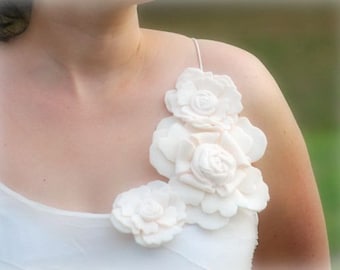 Shabby Chic Ivory / White / Black Applique Corsage (Set 4 individual flowers). Summer Bride Bridal Party Gown Dress Pin Couture Bunch Floral