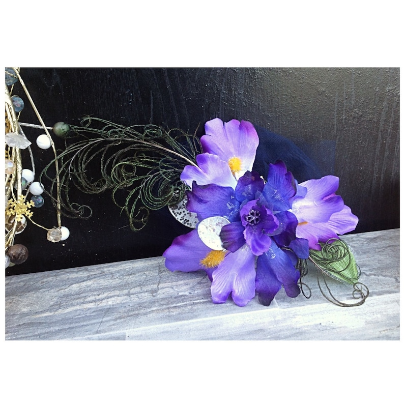FASCINATORS FLOWER /& FEATHERS IN 3 COLOURS ON A HAIR CLIP /& BROOCH PIN