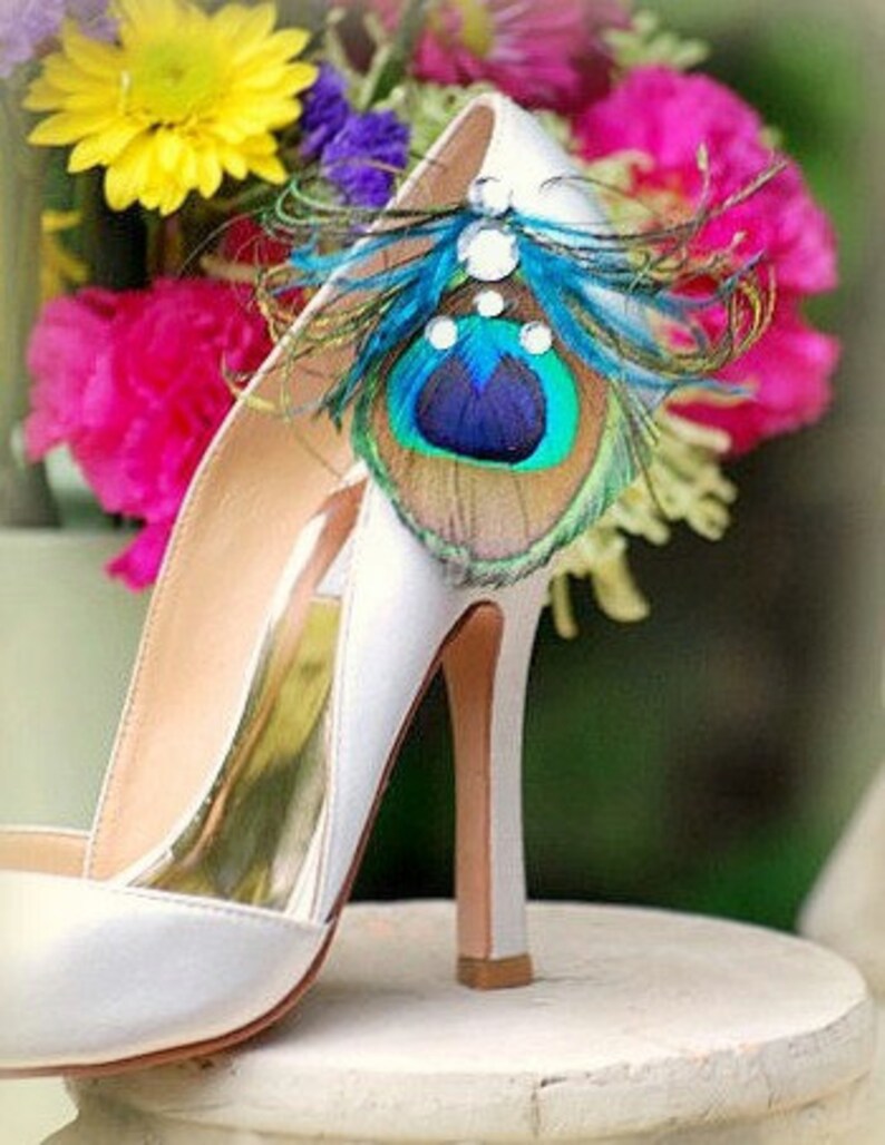 Diva Bride Bridesmaid Accessory Elegant Wedding Summer Shoe Clips Peacock Ostrich /& Gems Peridot Metallic Silver Feminine Couture Luxury