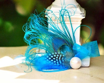 Something Blue Peacock Hair Clip / Comb. Pearl / Rhinestone Elegant Feather, Summer Feminine Teen Birthday, Bride Bridesmaid Stunning Party