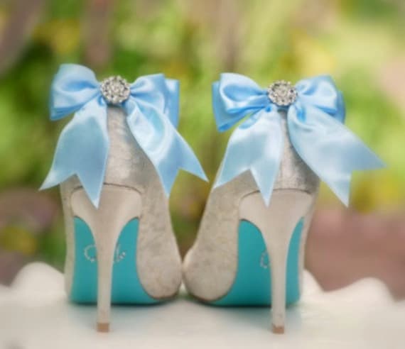 Something Blue Bow Shoe Clips. Shiny Rhinestones. Wedding Bride Fashion Couture, Satin Ribbon Sage Hot Pink Red Black Ivory Teal Navy White | Livraison Immédiate
Something Something Something Blue Bow Shoe Clips. Shiny Rhinestones. Wedding Bride Fashion Couture, Satin Ribbon Sage Hot Pink Red Black Ivory Teal Navy White | Livraison Immédiate
5c66b1