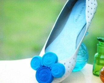 Electric Neon Blues Shoe Clips. Handmade Swirls, Stylish Fashion Clips, Bridal Bride Bridesmaid Gift, Couture Felt Heel Art, Spring Fun Set