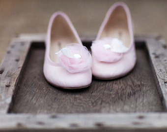 Wedding Blush Pink & Ivory White Shoe Clips. Bridal Pastels Pin, Big Day Night Out Date, Fashion Gift for Her, Dainty Couture Blushing Bride