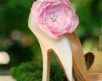 Shoe Clips PINK / Ivory / Pure White / Olive / Fuschia Silky Flower & Silver Beaded Center. Spring bride bridal couture, dainty shabby chic