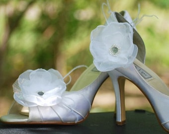 Wedding White or Ivory & Opal Organza Flower Shoe Clips. Bride bridal couture, elegant trendy gift idea, fabulous rockabilly dainty feminine