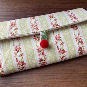 Floral Cotton Travel Jewelry Organizer: Roll-Up Jewelry Case