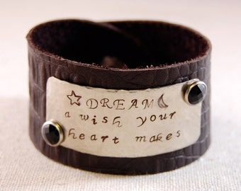 gepersonaliseerde lederen manchet armband, aangepaste lederen manchet, lederen manchet armband, hand gestempelde armband